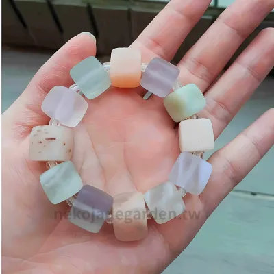 貓咪玉苑佘太翠原石方糖手串,無拋光無煮蠟自然霧面質感