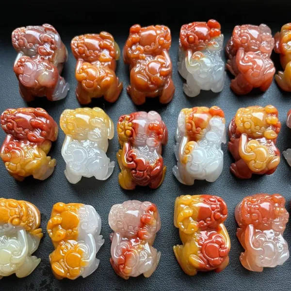 黃龍玉多色雕刻作品